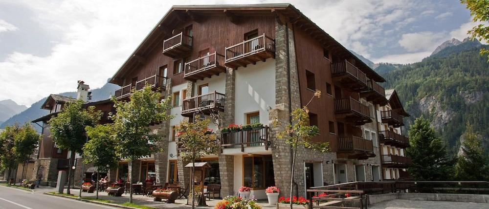 Residence Le Grand Chalet Courmayeur Zewnętrze zdjęcie